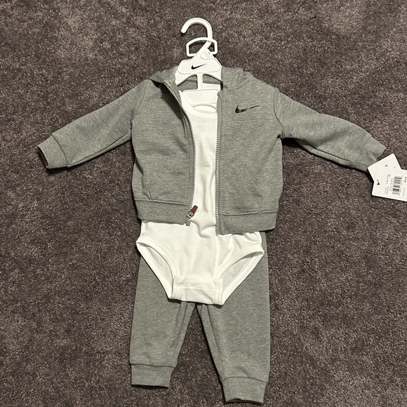 NWT!❤️Baby Boy Nike 3-piece Outfit - 6m - Picture 7 of 7